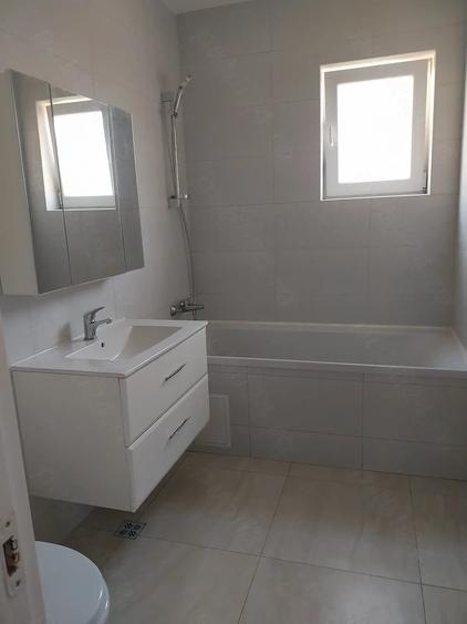 Apartament cu 3 camere decomandat în Florești