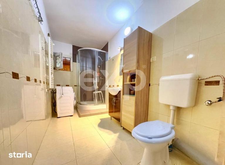 Casă cu 6 camere cu Teren 638 Mp în Pădureni