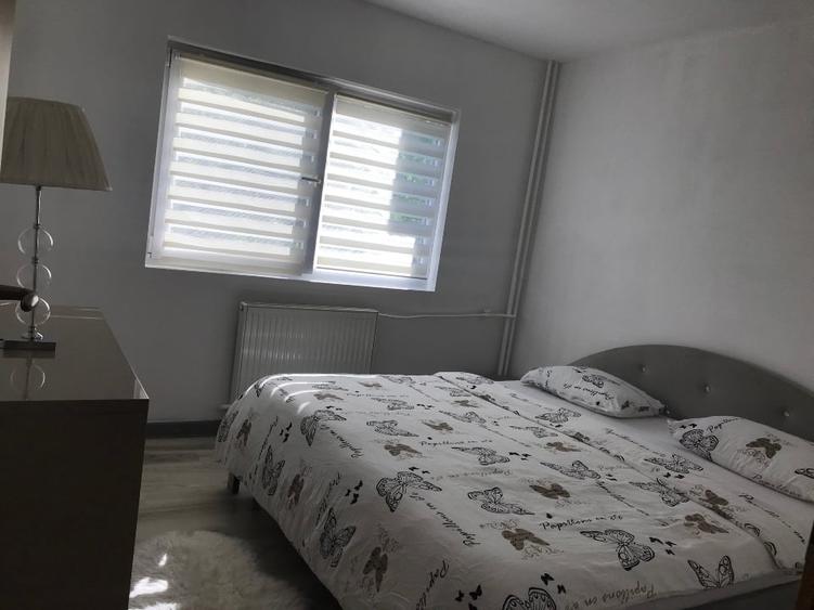 Apartament cu 3 camere decomandat, mobilat în Decebal