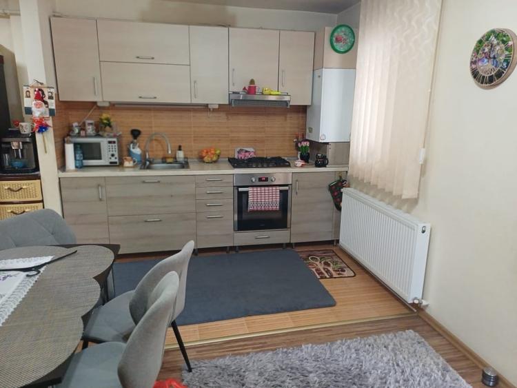 Apartament cu 2 camere semidecomandat, mobilat în Florești — fotografia 1