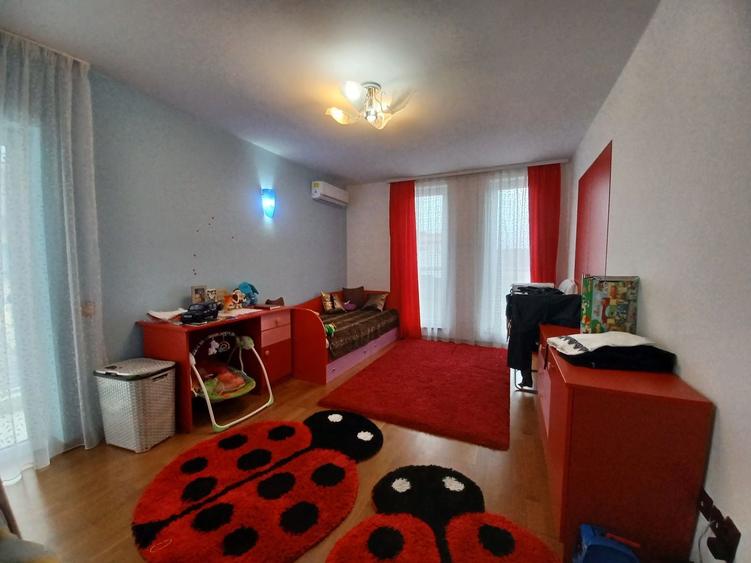 Casă individuală cu 5 camere cu Canalizare în Iris