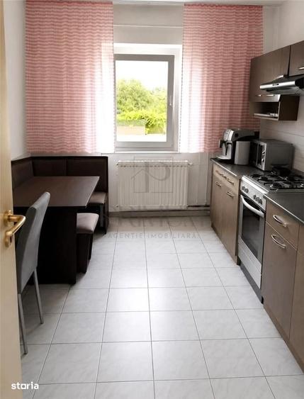 Apartament cu 4 camere decomandat în Lipovei