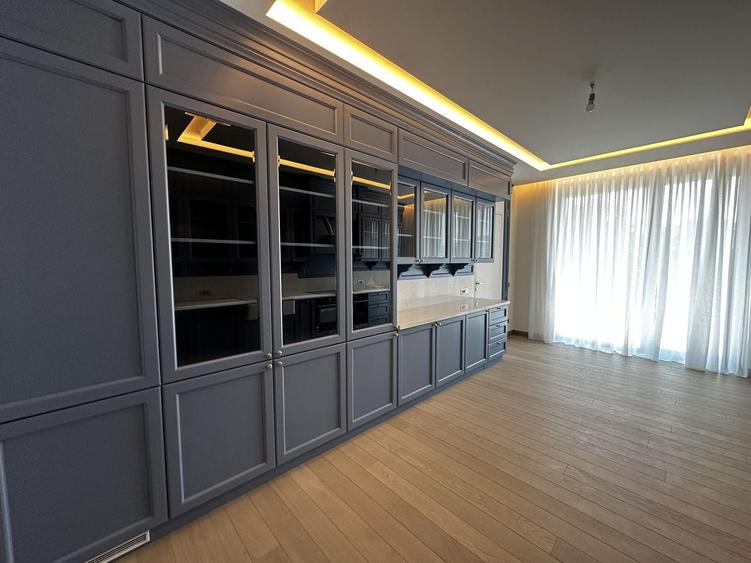 Apartament cu 4 camere semidecomandat în Kiseleff
