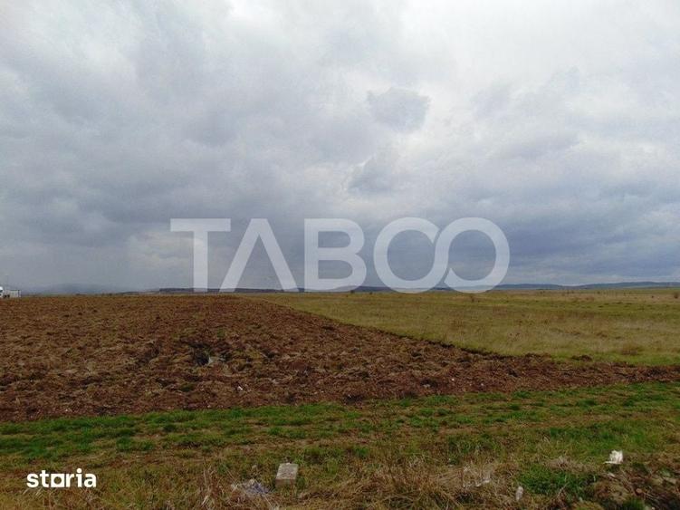 Teren de 20800 mp, în Cristian