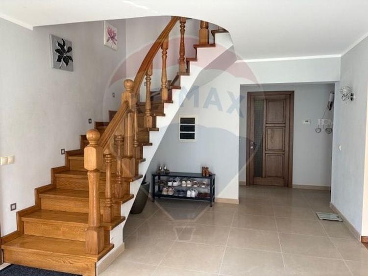 Casă individuală cu 5 camere cu Teren 646 Mp în Ocna Șugatag