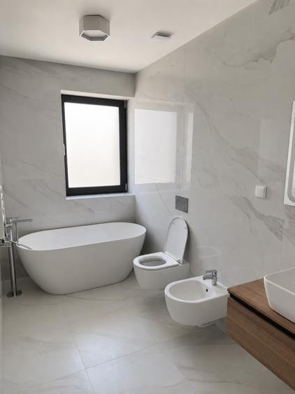 Casă individuală cu 5 camere cu Teren 236 Mp în Central