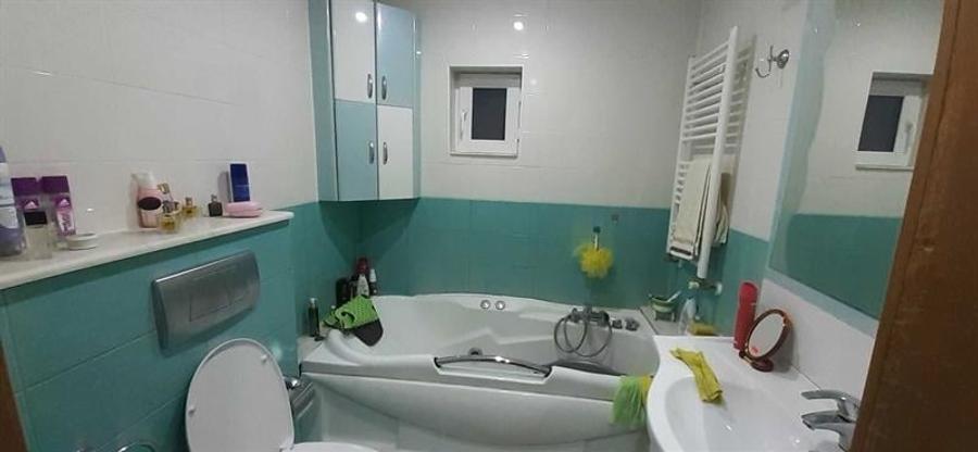 Apartament cu 3 camere decomandat în Burdujeni