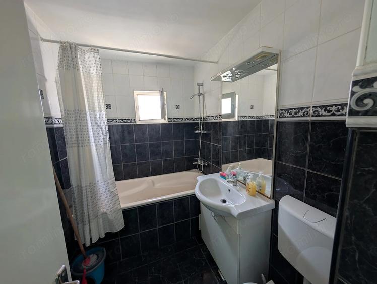 Apartament cu 3 camere decomandat în Calarași 4