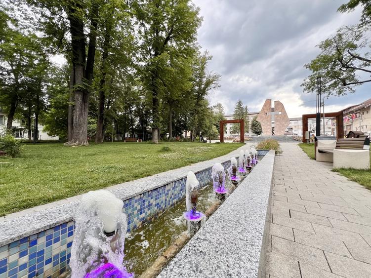 Apartament cu 3 camere decomandat în Pucioasa