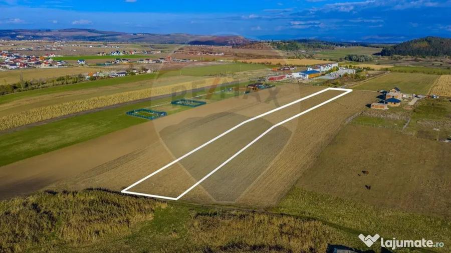 Teren de 8900 mp, în Sânpetru