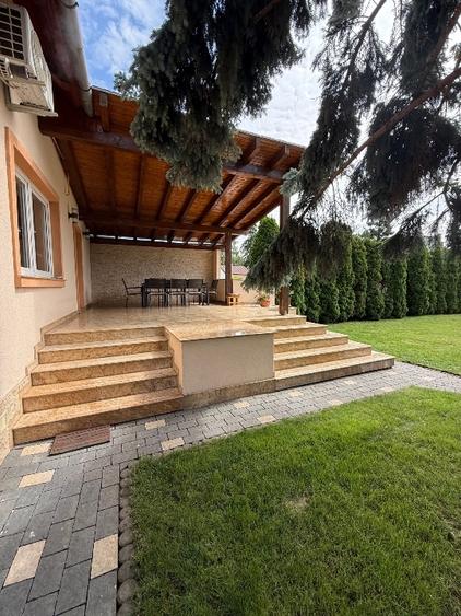 Casă individuală cu 8 camere cu Canalizare în Ultracentral