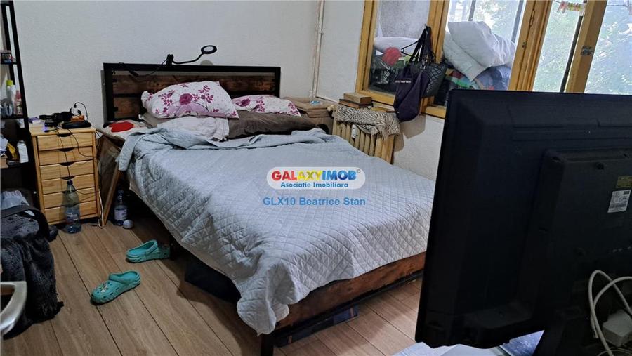 Apartament cu 3 camere decomandat în Drumul Taberei