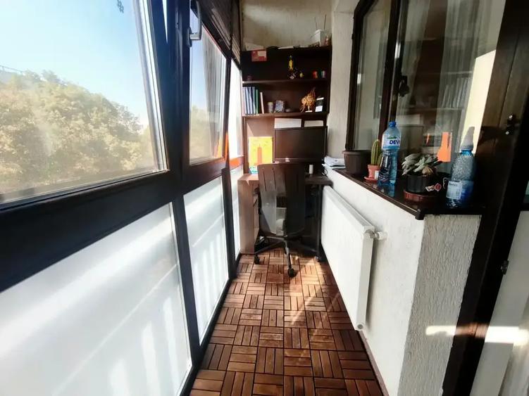 Apartament cu 3 camere decomandat, mobilat în Ozana
