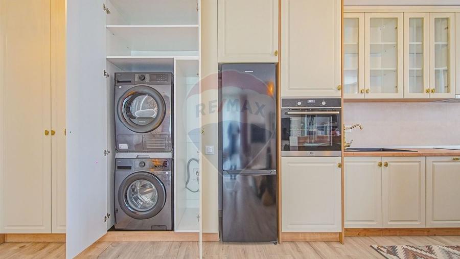 Apartament cu 2 camere semidecomandat, mobilat în Tractorul