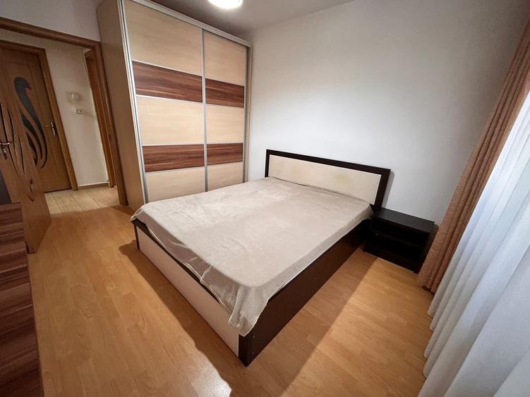Apartament cu 3 camere decomandat în Baba Novac