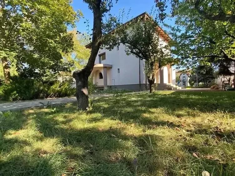 Casă cu Teren 1790 Mp în Corbeanca