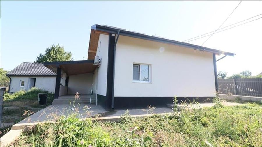 Casă individuală cu 2 camere cu Canalizare în Dorobanț