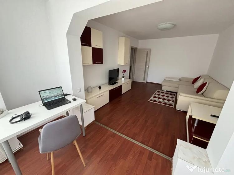 Apartament cu 3 camere decomandat în Astra