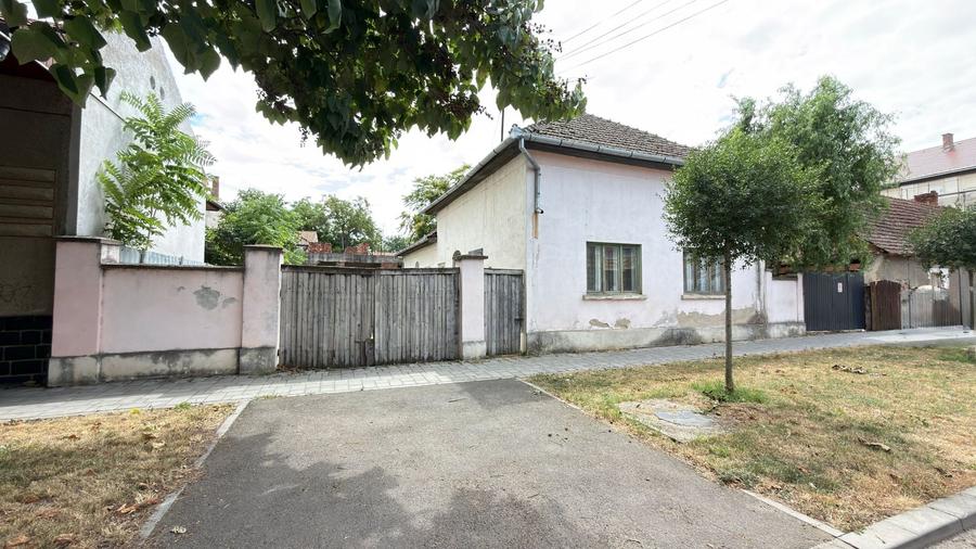 Casă individuală cu 6 camere cu Canalizare în Central