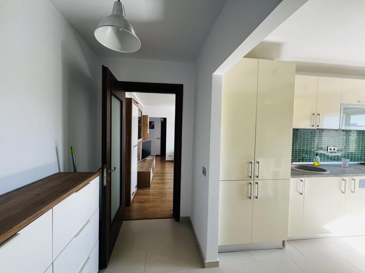 Apartament cu 3 camere decomandat în Drumul Taberei