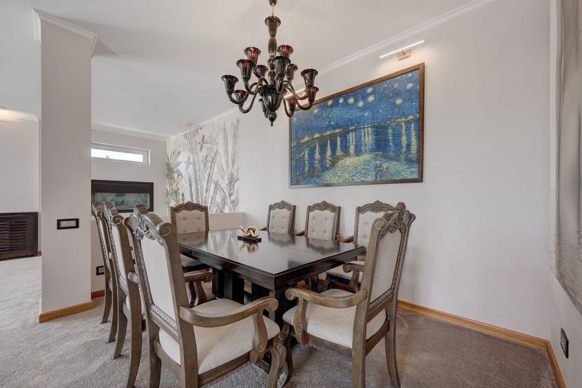 Penthouse cu 3 camere semidecomandat în Central