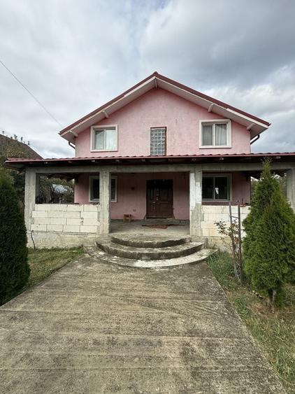 Casă cu 4 camere în Pârscov