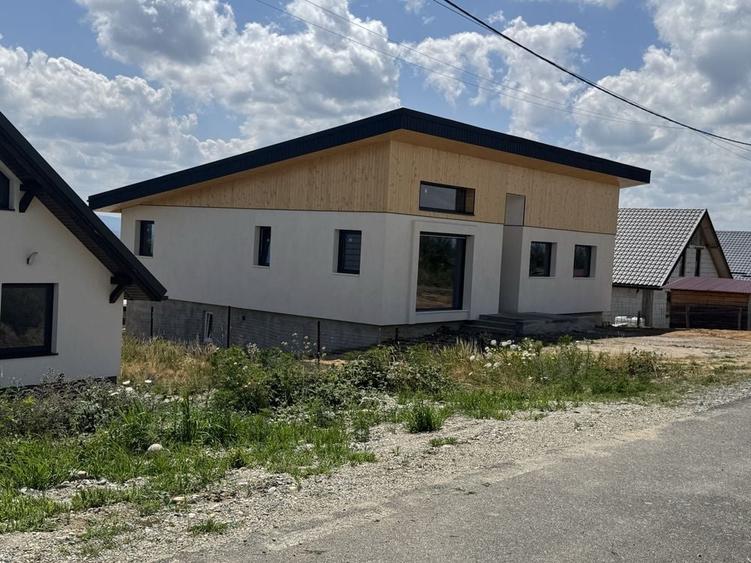 Casă cu 4 camere în Tăuții-Măgherăuș
