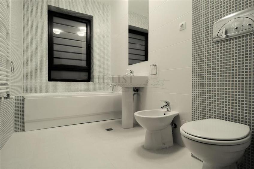 Apartament cu 4 camere decomandat, mobilat în Iancu Nicolae