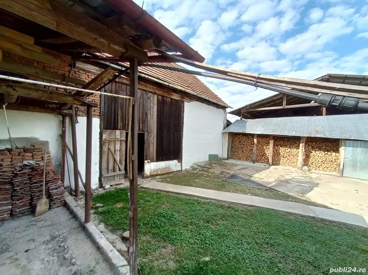 Casă cu Teren 1060 Mp în Beriu