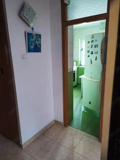 Apartament cu 3 camere decomandat, mobilat în Apusului
