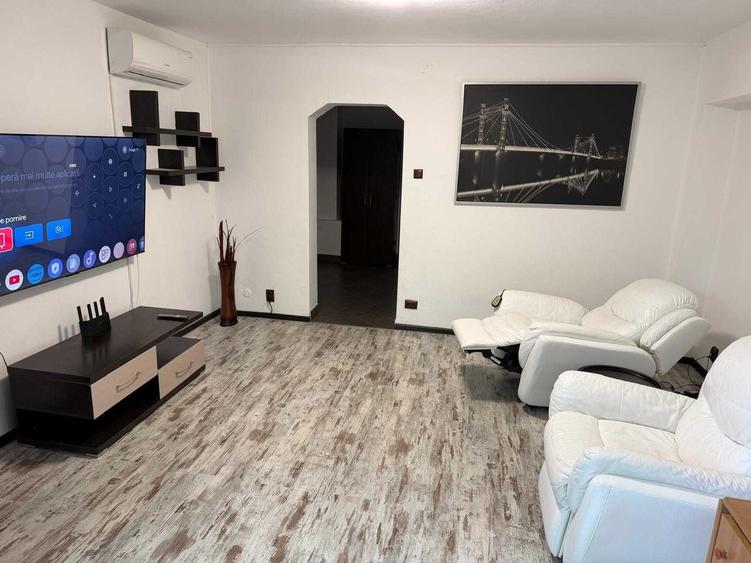 Apartament cu 3 camere decomandat în Central