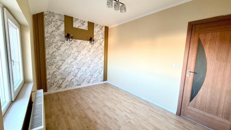Apartament cu 3 camere semidecomandat în Dâmbovița