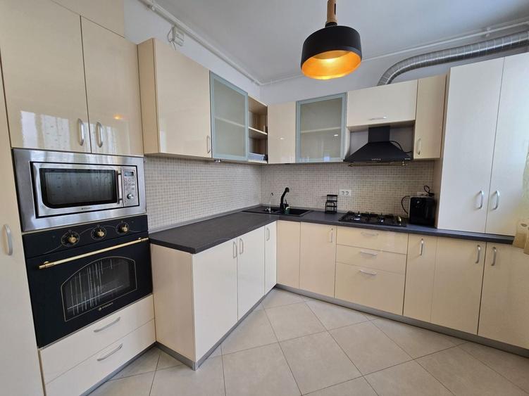 Apartament cu 2 camere decomandat în Parcul Carol