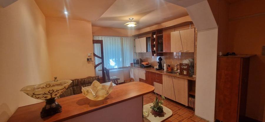 Apartament cu 3 camere decomandat, mobilat în 1 Mai