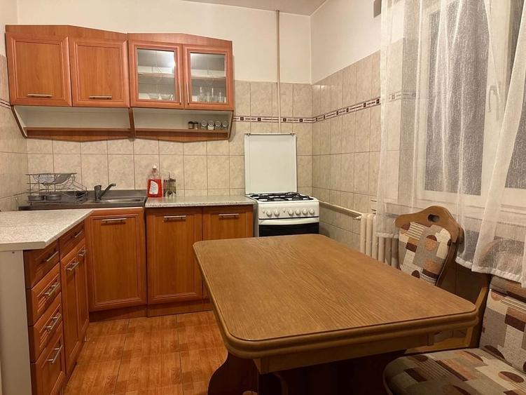 Apartament cu 3 camere decomandat în Exterior Vest