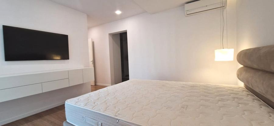 Apartament cu 3 camere decomandat, mobilat în Sisești