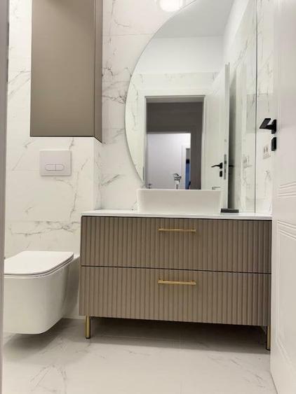 Apartament cu 3 camere semidecomandat, mobilat în Pipera