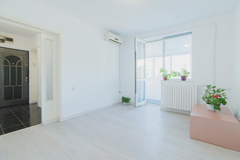 Apartament cu 2 camere semidecomandat, mobilat în City Park Mall
