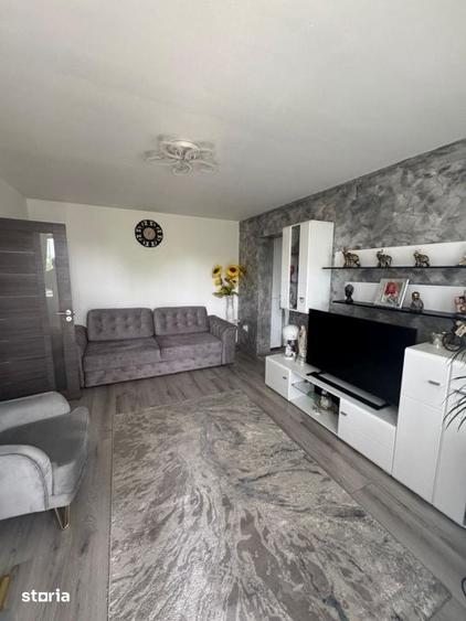 Apartament cu 3 camere semidecomandat în Calea București