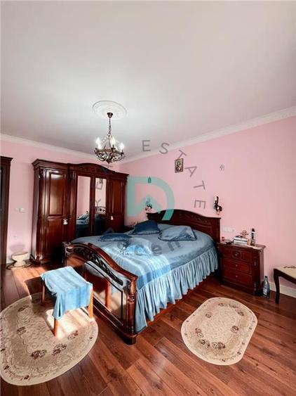 Casă individuală cu 7 camere cu Canalizare în Lupeni