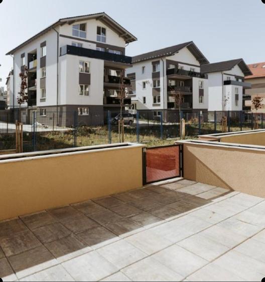 Apartament cu 2 camere semidecomandat, mobilat în Zorilor