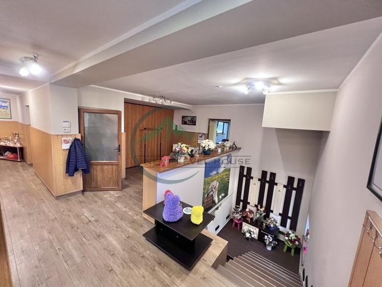Casă individuală cu 15 camere cu Canalizare în Blumăna