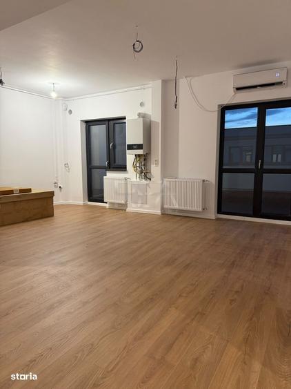 Apartament cu 4 camere semidecomandat în Sisești