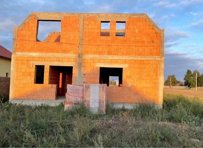Casă cu Teren 650 Mp în Pădureni