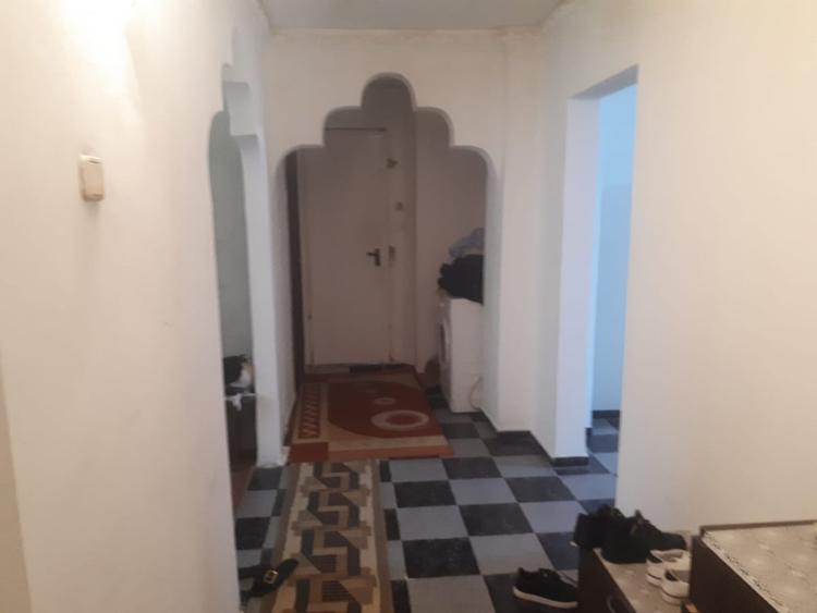 Apartament cu 4 camere decomandat în Baicului