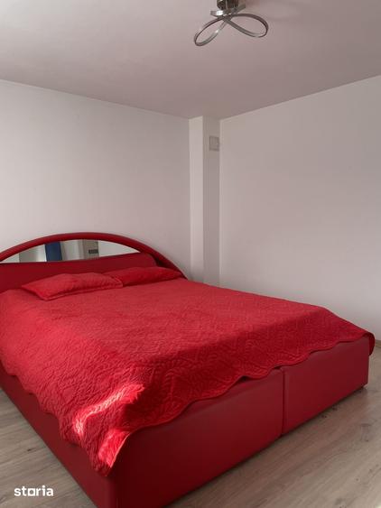 Casă cu 5 camere cu Teren 1200 Mp în Calea București