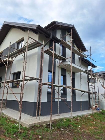 Casă cu 4 camere în Valea Adâncă