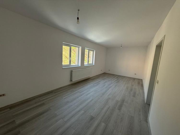 Casă individuală cu 4 camere! Dormitor la parter și 600mp teren! Comision 0% - 12