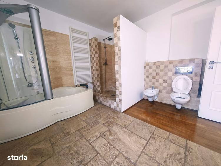 Casă cu 4 camere cu Teren 3000 Mp în Central