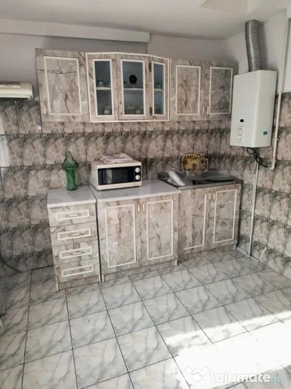 Casă cu 4 camere cu Teren 2064 Mp în Central